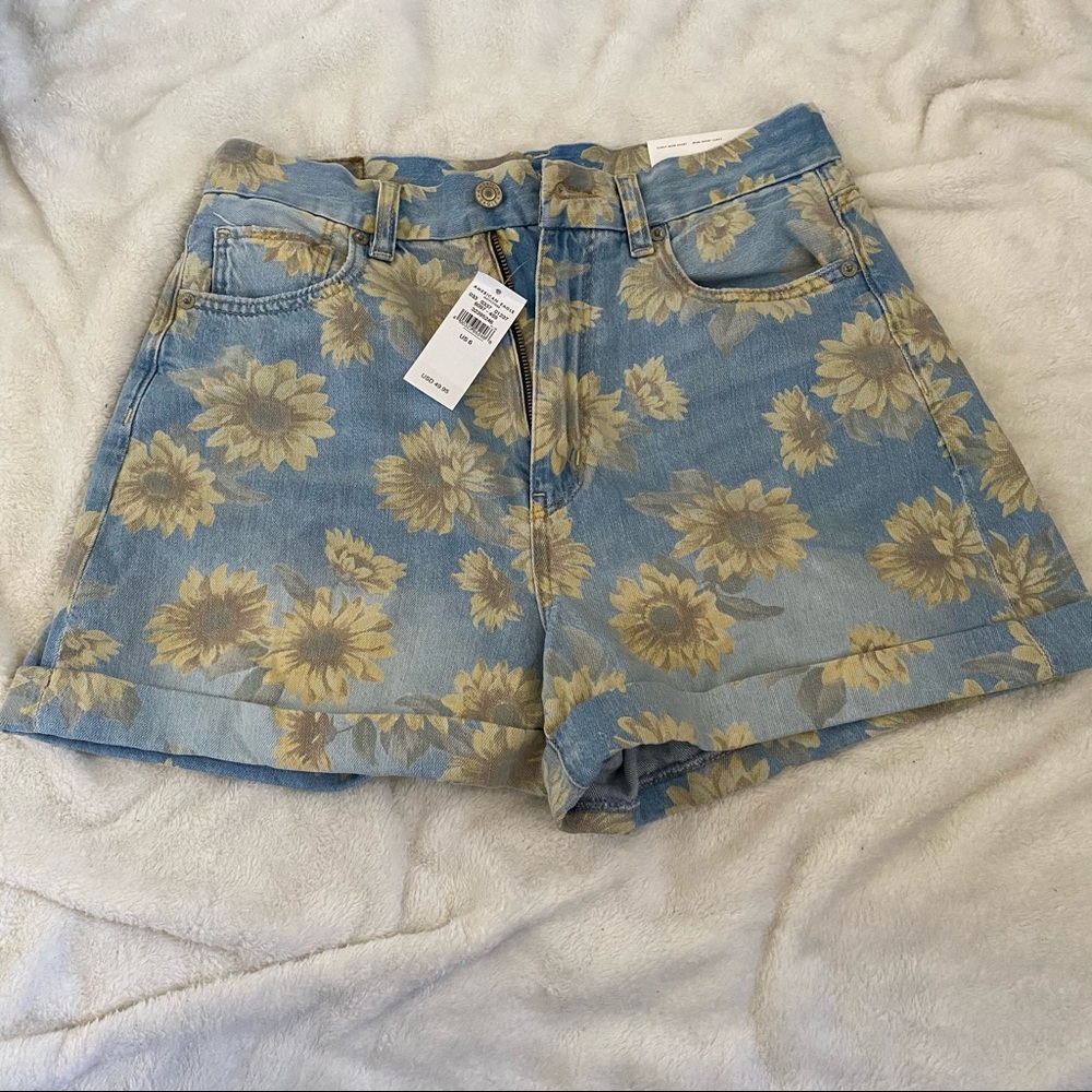 NWT American Eagle Curvy Mom Short 6! Sunflowers🌻